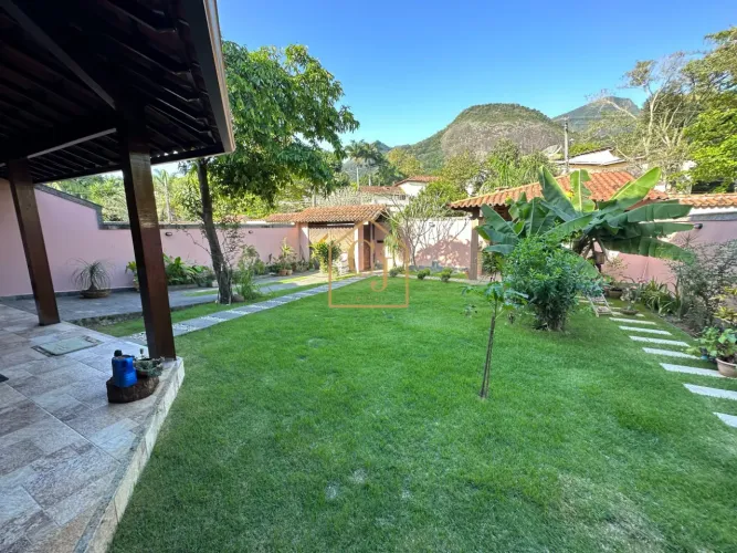 Casa com 05 quartos na Freguesia de Jacarepaguá
