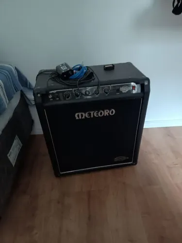 Amplificador de Baixo Meteoro Nitrous 150B - 150W Potente!
