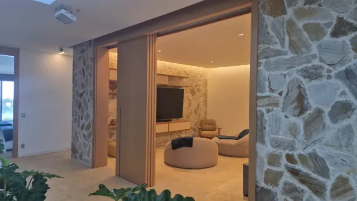 Compre, pague e receba portas de qualidade no conforto de sua casa! Phanda Portas fábrica