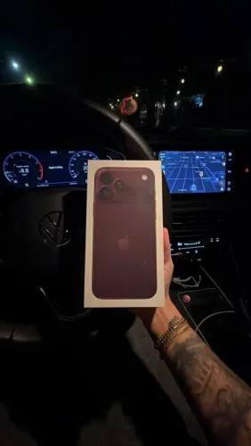 IPHONE 18 PRO MAX 256GB BORDO LACRADO