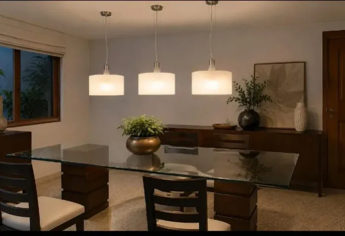 Mesa de jantar em madeira com tampo de vidro - 1,10 x 2,20 m, com 8 cadeiras