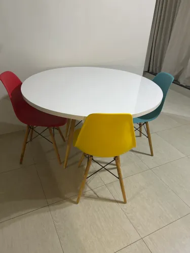 Mesa com 3 cadeiras