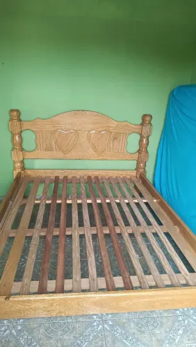 Cama madeira de cerejeira+colchão
