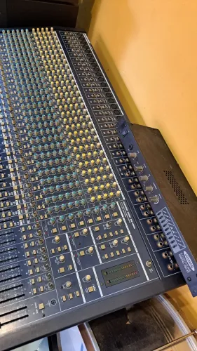 Behringer Eurodesk mx 3282A