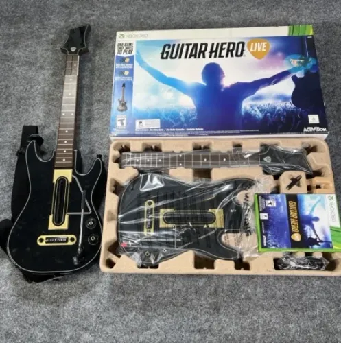 Guitarra XBOX 360 edição Guitar Hero Live ESTADO DE NOVA na CAIXA com os plásticos.