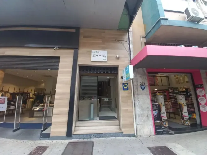 Locação | Sala Comercial com 212 m² em Andar Alto - Centro, em Florianópolis.
