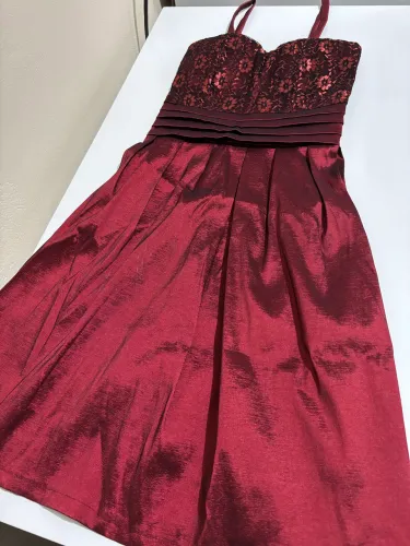 Vestido Festa Curto Bordô Cetim E Busto Renda