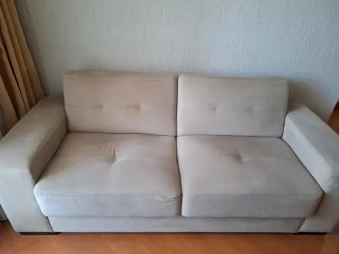 Sofá 3 lugares em suede bege largura 2,10 densidade 33