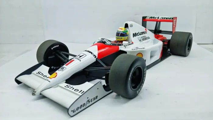 Miniatura McLaren MP4/6 Ayrton Senna 1/18