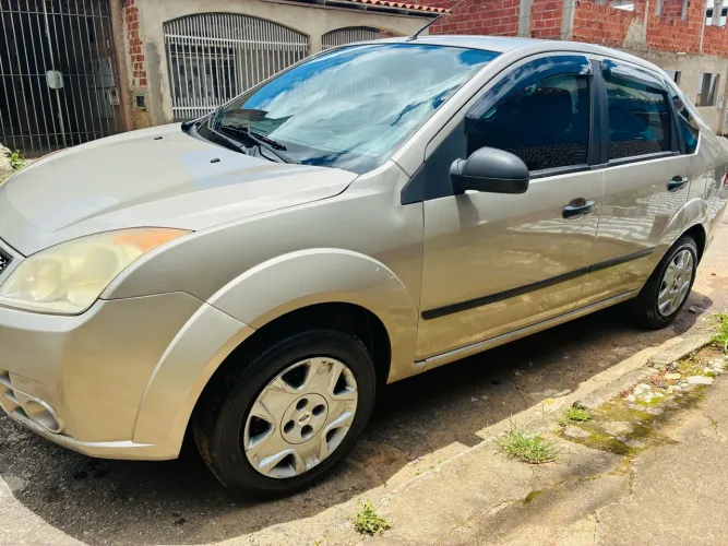 Ford Fiesta Sedan 1.0 8V Flex 4P 2008