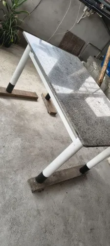 Mesa com pedra de granito