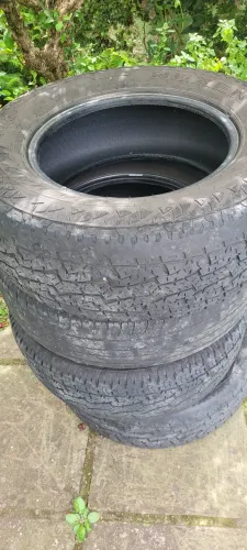 Conjunto Pneus 266/65 R17