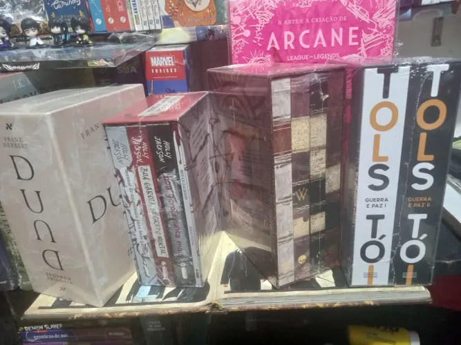 Box Ed e lorraine Warren, box guerra e paz, duna, manual de assassinato para boas meninas 