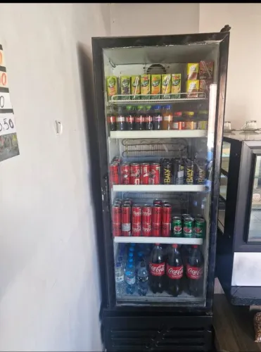 Frizzer vertical esositor de refrigerantes . Aceito proposta
