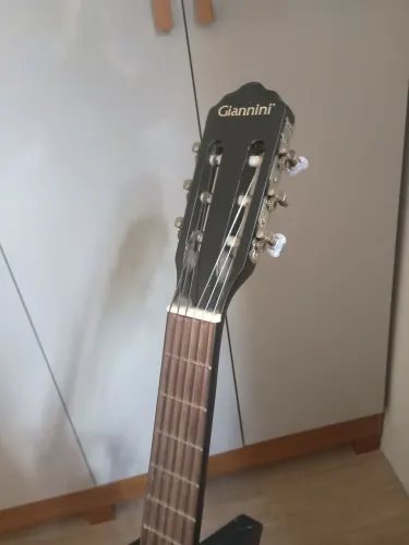 Violão marca Giannini corda nylon e suporte