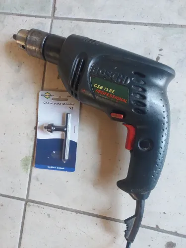 Furadeira e parafusadeira Bosch 130$ ( entrego) aceito pix