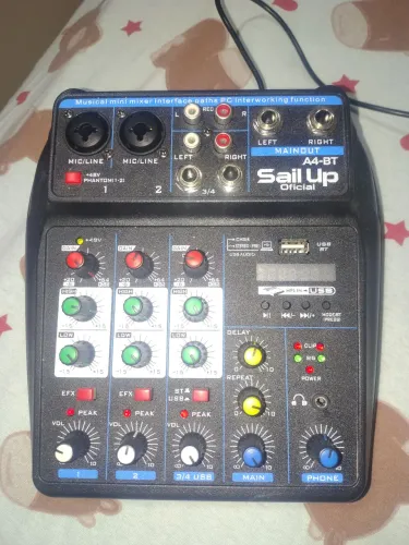 Mesa de 4 canais que pega bluetooth
