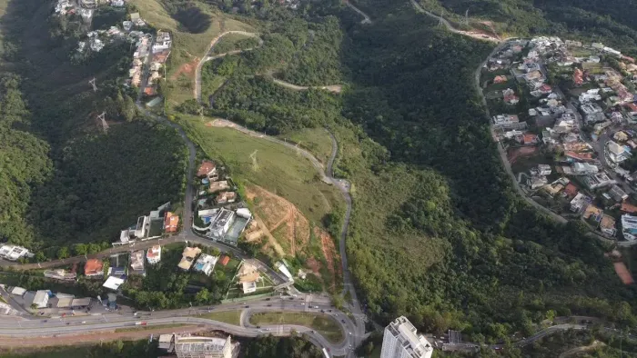 Vendo Lotes Amplos em Condomínio no Vila da Serra com Valores Imperdíveis