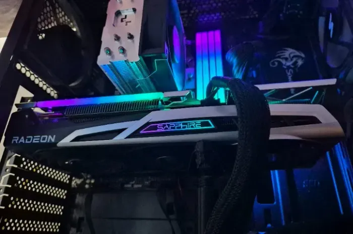 Placa de vídeo Sapphire RX 6700 XT 12GB Nitro+ Triple Fan LED RGB