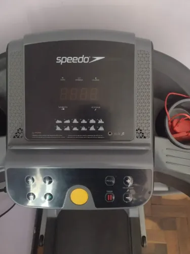 Esteira Speedo TR2 conservada e funcionando bem