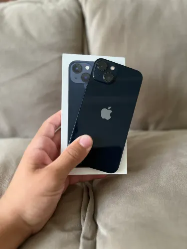 iPhone 13 com caixa e cabo bem cuidado