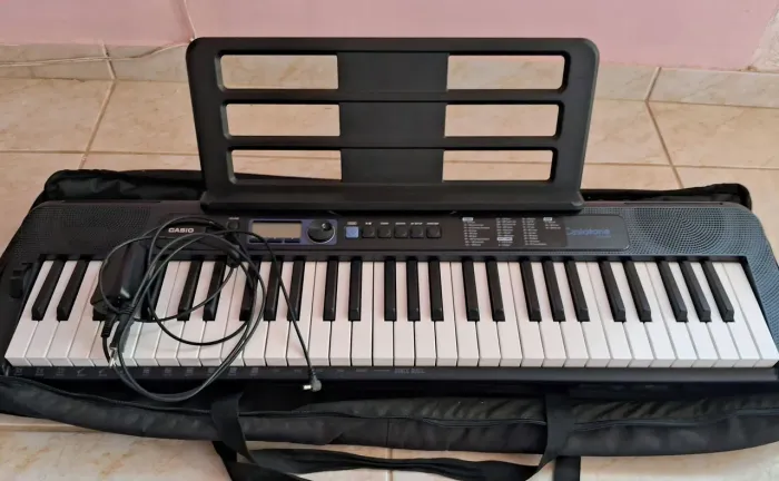Teclado Casio cts 300 com menos de 1 ano de uso