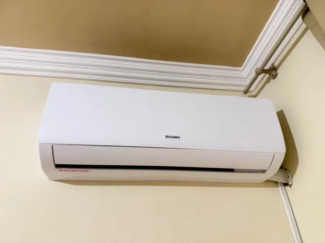 Vendo ar fontaine 4 meses de uso. 120 V 1200 BTUS