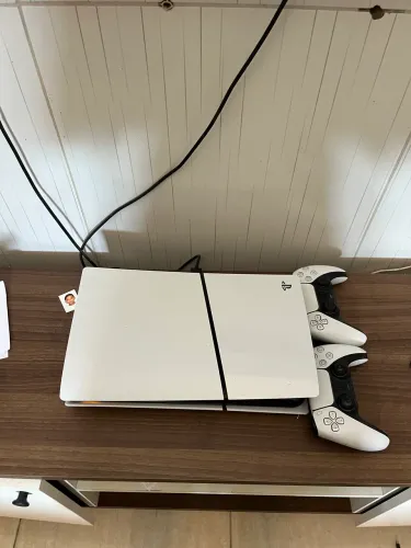 PS5 Slim Mídia digital 1T ( 2 controles )