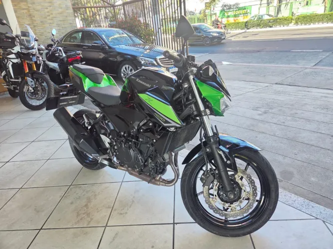 KAWASAKI Z400 2022 MUITO CONSERVADA