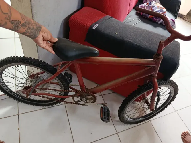 Vendo 2 bicicleta aro 20 em bom estado só fazer alguns ajuste