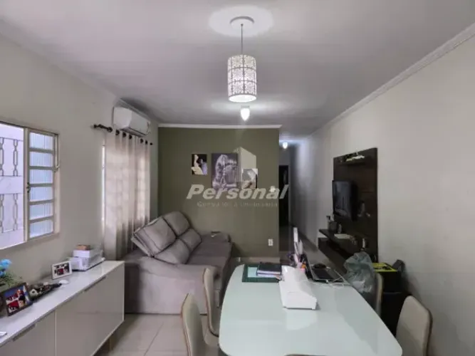 Oportunidade casa de 2 dormitórios no bairro Gurilandia