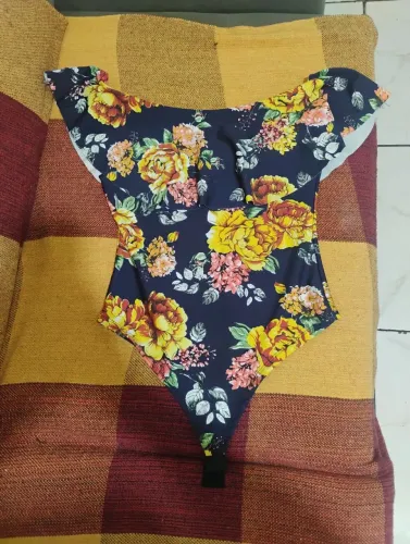 Lote de 19 peças femininas