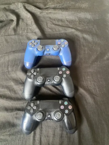 Manete original PlayStation 4