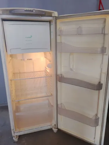 Geladeira frosfree gelando bem entrego