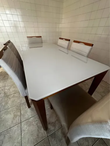Mesa com 6 cadeiras