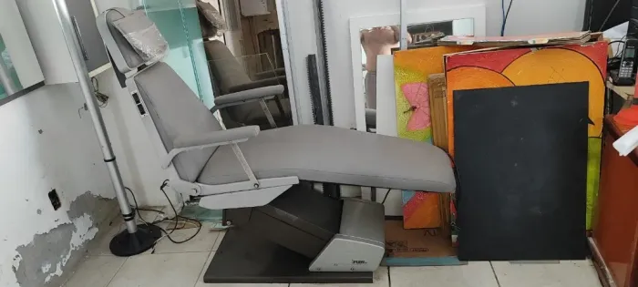 Cadeira Odontológica FUNK com refletor