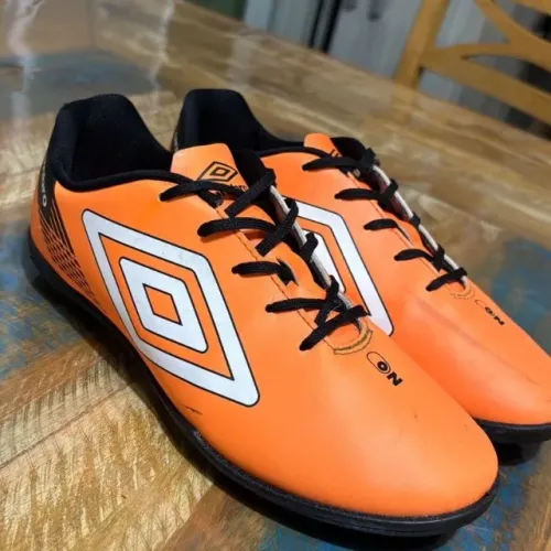 Chuteira Umbro Nº 40 - Usada