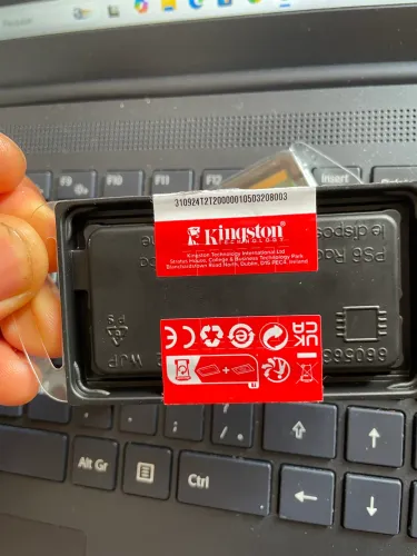 Vendo 2 memória RAM Kingston lacrada!
