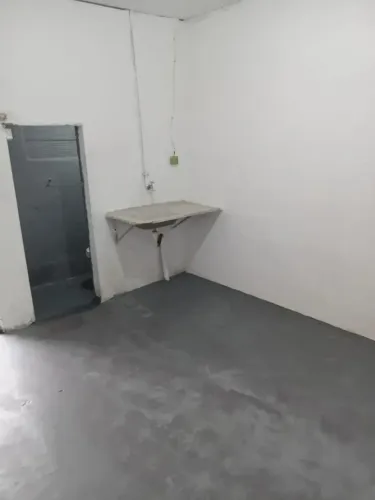 Um Quarto c Banheiro dentro Jacana