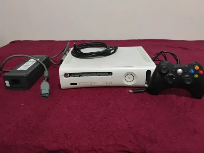 Xbox 360 Arcade branco, HD 120 GB e jogos - gaveta ruim