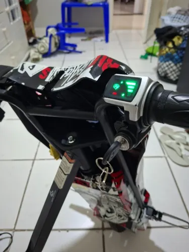 Triciclo elétrico pouco usado