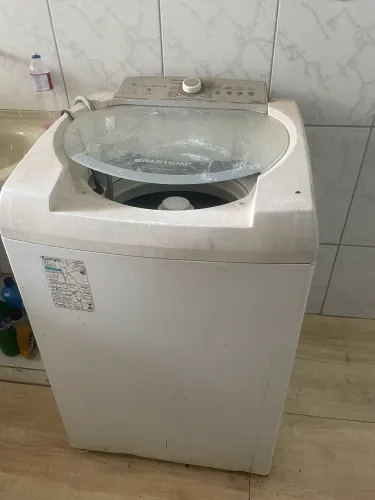 Máquina de lavar 11kgs com defeito falta pézinho traseiro.