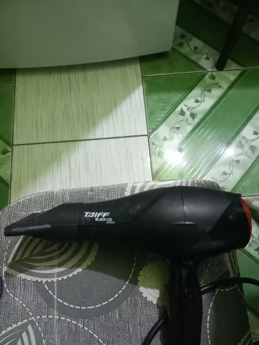 Secador Taiff Black ion 2000w.