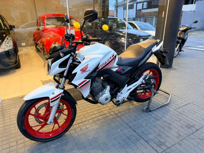 Honda CB 250F Twister 2022 apenas 16.000 km