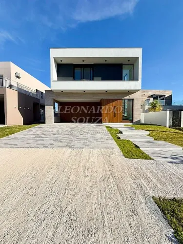 Casa em Condomínio a Venda no bairro Laranjal - Pelotas, RS