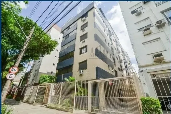 Apartamento 2 dormitórios, 1 suíte, 90m², 1 vaga no bairro Menino Deus.