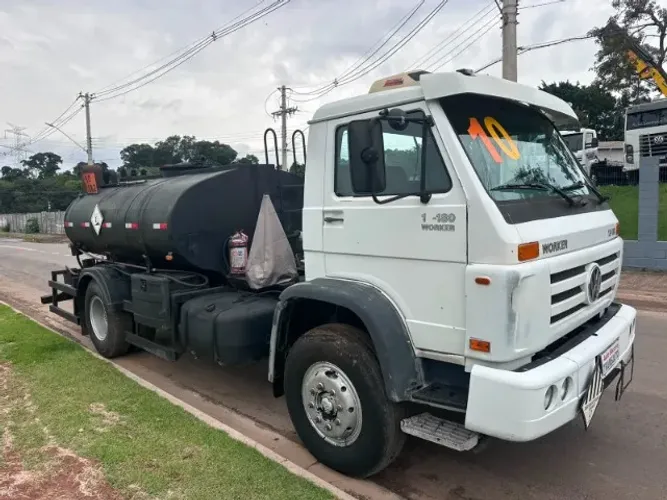 VW 13.180 WORKER 4X2 TANQUE ESPARGIDOR TÉRMICO-ANO 2010