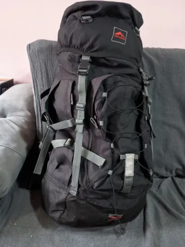 Mochila trilhas e rumos 75L preta montanha trekking viagem acampamento camping escalada