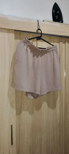 Short com bolsos frontais e traseiros 