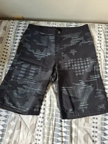 Bermuda Volcom e Rusty tamanho 32